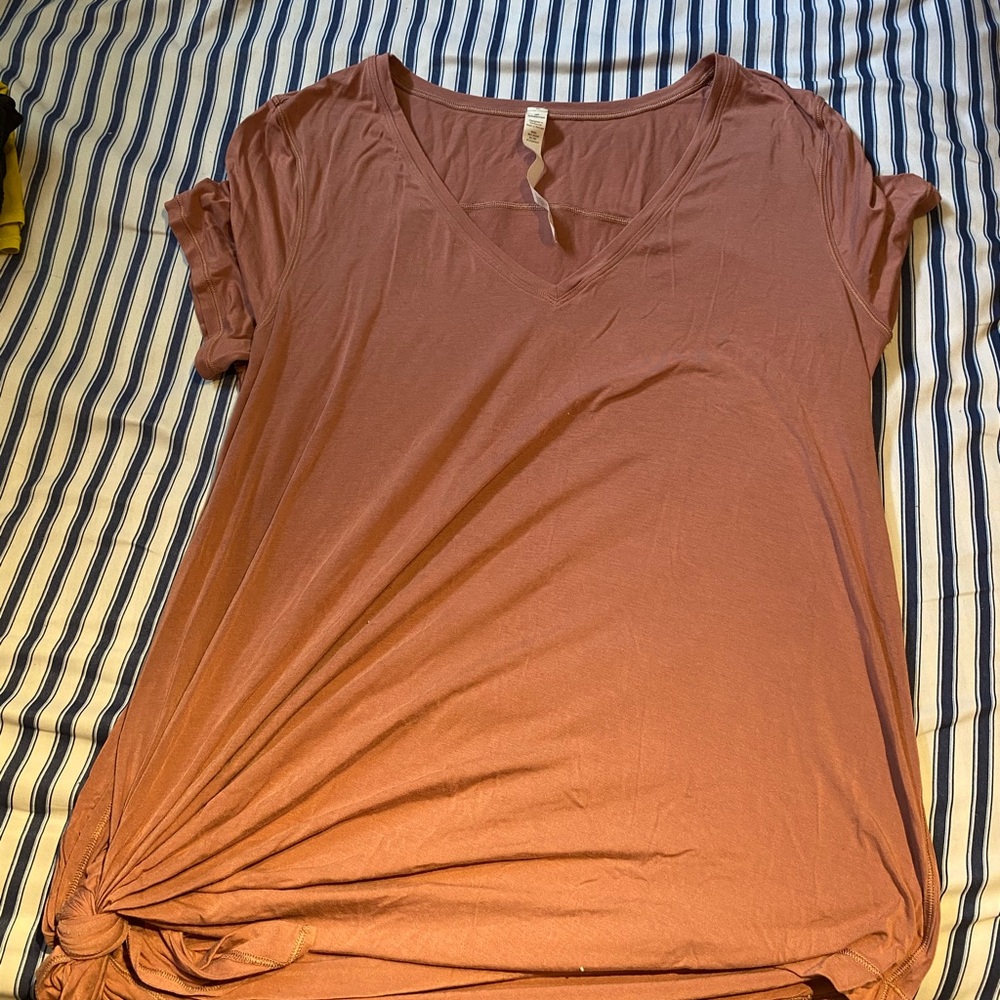 HOST PICK 🌟LululemonTo the point  V neck Tee side tie, color is quicksand pink